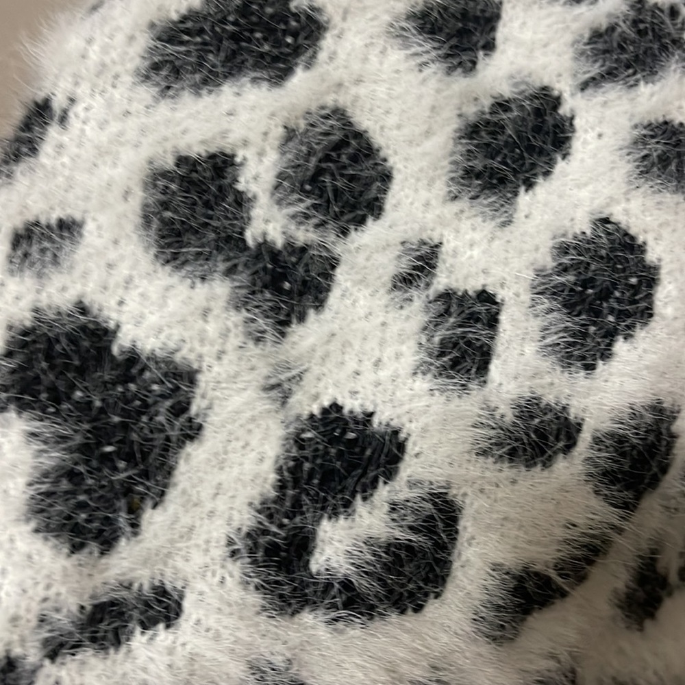 Women's Oversized Batwing Sleeve boutique sweater - Picture 3 of 4